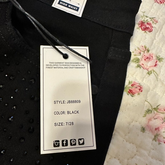 Judy Blue Rhinestone Jeans 7/28 - Picture 7 of 9